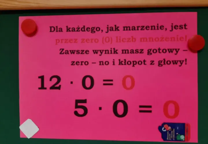 Dla każdego, jak marzenie, jest przez zero (0) liczb mnożenie! Zawsze wynik masz gotowy – zero – no i kłopot z głowy! 12 razy zero to zero. 5 razy zero to zero.