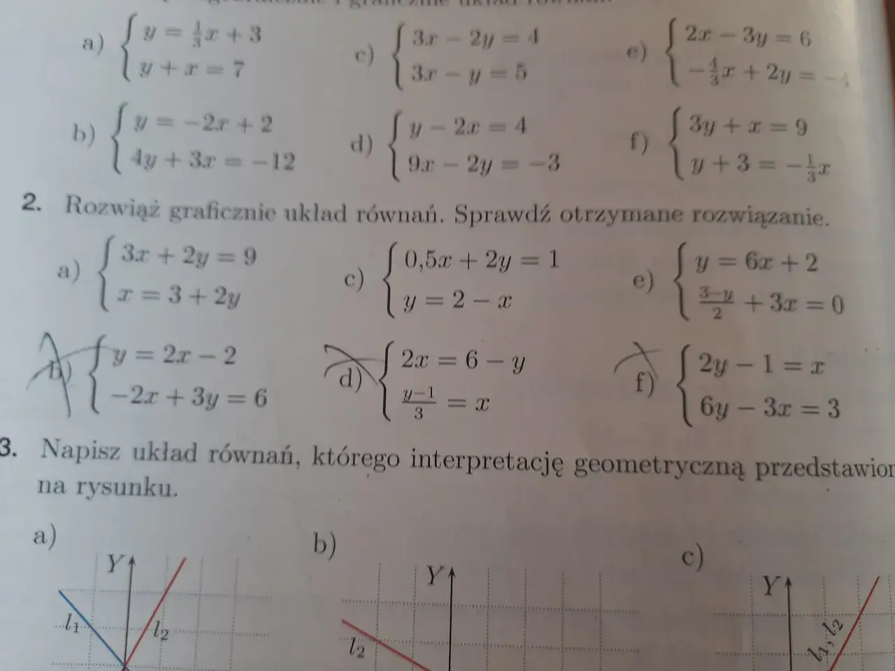Zadanie 2. Rozwiąż graficznie układy równań. Przykład a) to układ {3x+2y=9, x=3+2y}.